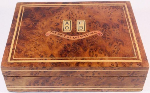 Burr walnut cigarette Box